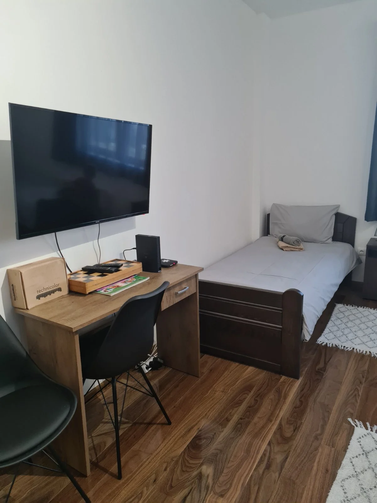 Gakic 1 Apartman Zlatar Smestaj ima TV sa kablovskom